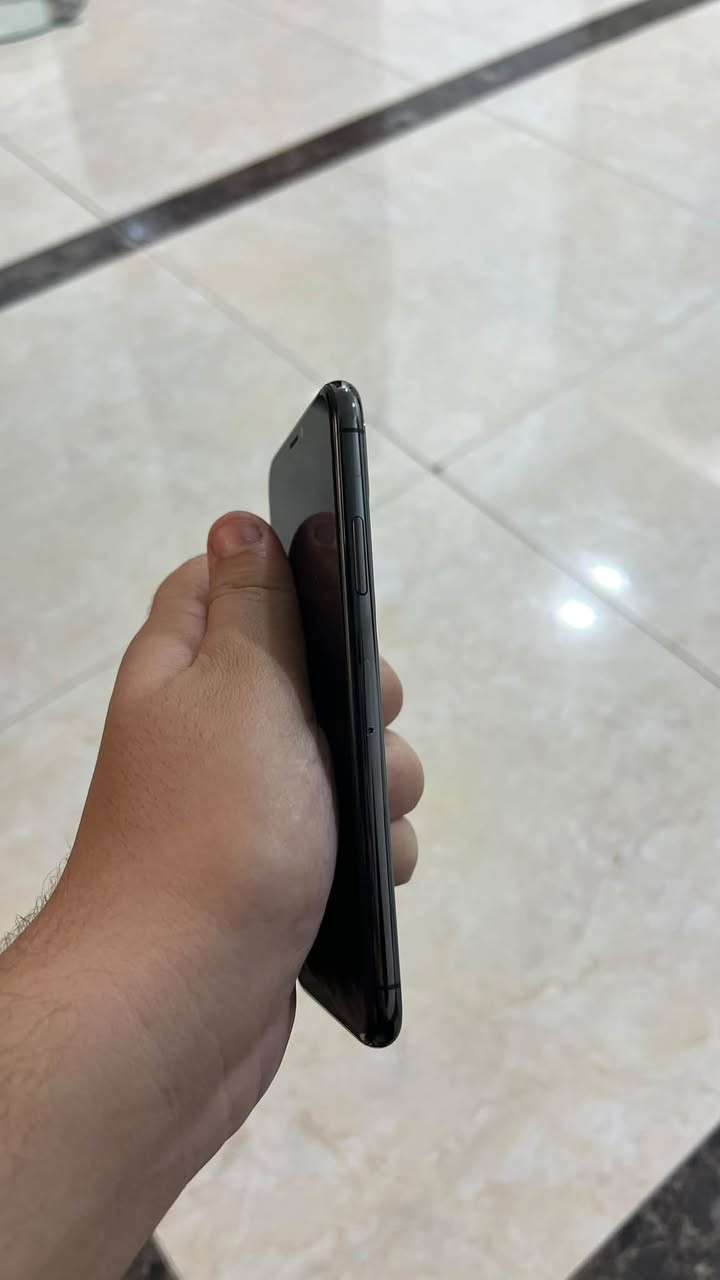 ايفون XS • بطارية ٧٥٪ • نضيف