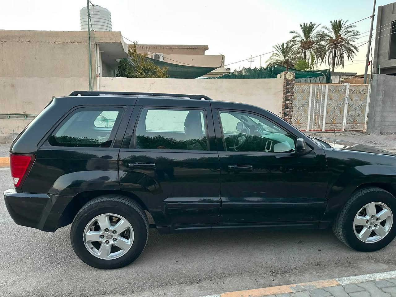 � للبيع أو المراوس بأحدث 🚨
🖤 Jeep Laredo 2008 🖤
لون أسود — 🔥

✅ 4 قطع صبغ — بدون دواخل
✅ الكير شرط
✅ المحرك شرط
✅ التبريد شرط
✅ الكهربائيات كلها شرط
✅ الصدر 80%
✅ سيرفس جديد قبل كم يوم 🔧
✅ السيارة بأسمي
✅ السنوية نافذة الى 2028 📄

📍 الموقع: المنصورية – ديالى

***********
