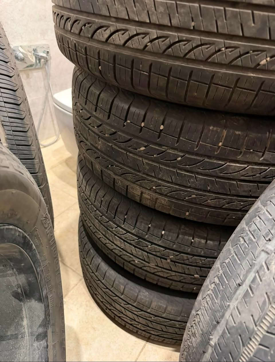 للبيع تخم ويل كب كامل هوه وتايراته
مال راف 4 xse بلكن اصلي مو تجاري جديد هوه وتايراته مماشي عليه  الف كيلو  مشي امريكا

السعر 1000$ قفل

***********
