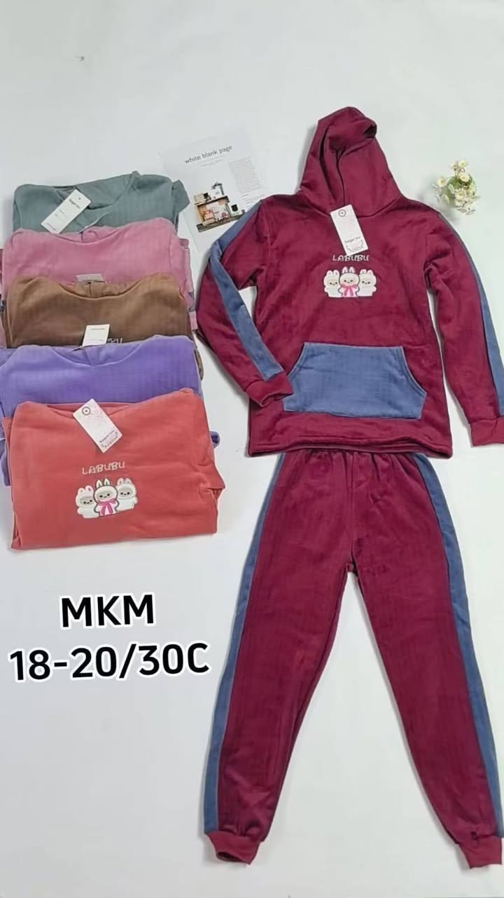 وصل موسم شتاىي الفول
تراك ولادي بناتي محير.
) 18_20).    ٥٧ الف فقط
تراك ولادي بناتي وسط
15_17.      ٥٠ الف فقط
تراك لابوبو بناتي
١٥_١٧.    ٥٢ الف فقط
  اقل حجز ٥ درزن
استفسار.  ***********

نص مكتوب في الصور:
- MKM
- 15-17/32A
- 17-20/30A
- 15-17/28B
- 18-20/30B
- 18-20/30C
- MKM-01
- MKM-04