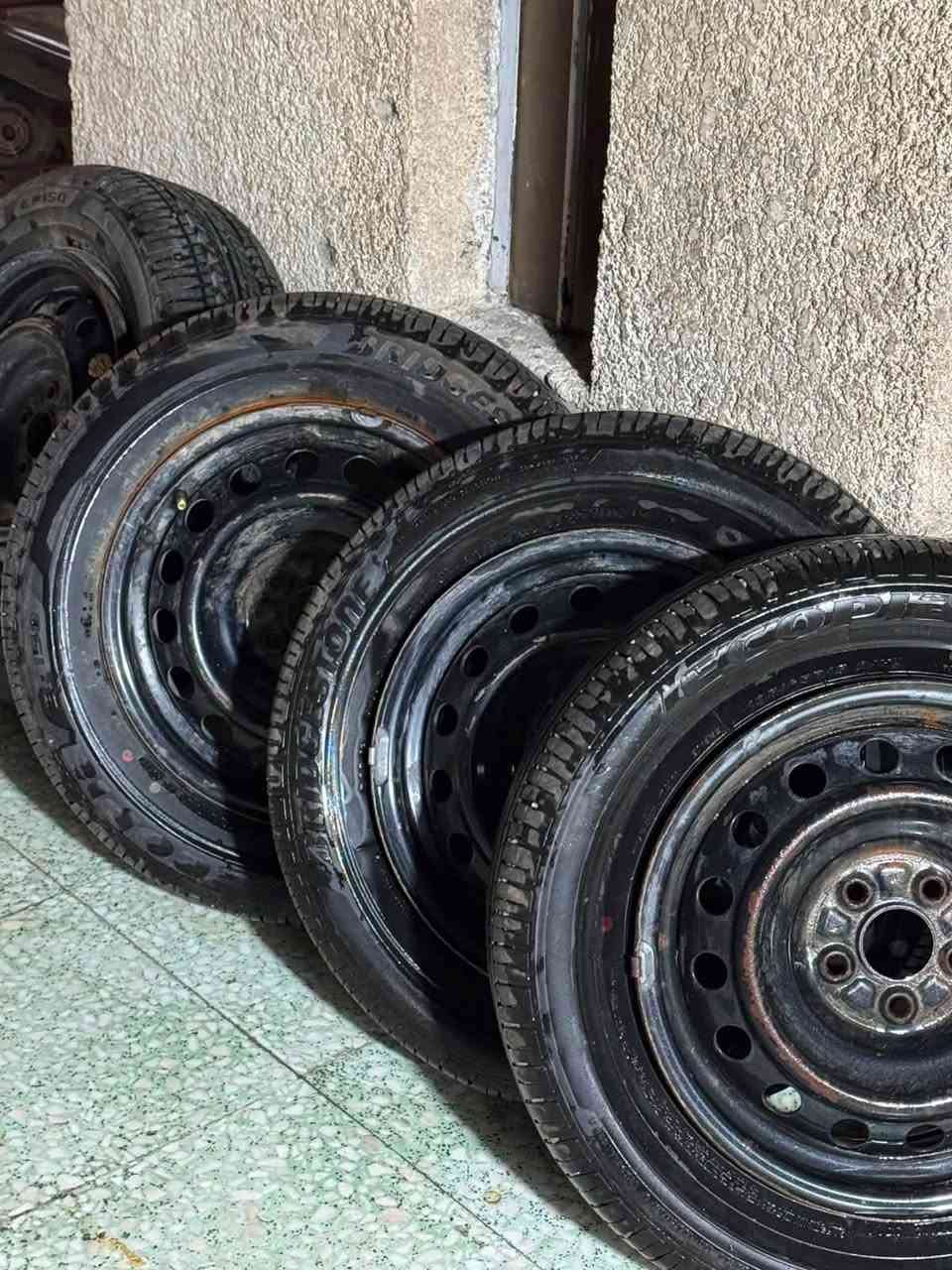 سلام عليكم تايرات ياباني جديد مستعمل قليل 
للبيع معه الويل 
السعر 250 الف
مكاني الدوره ابو دشير
رقم. الهاتف ***********
