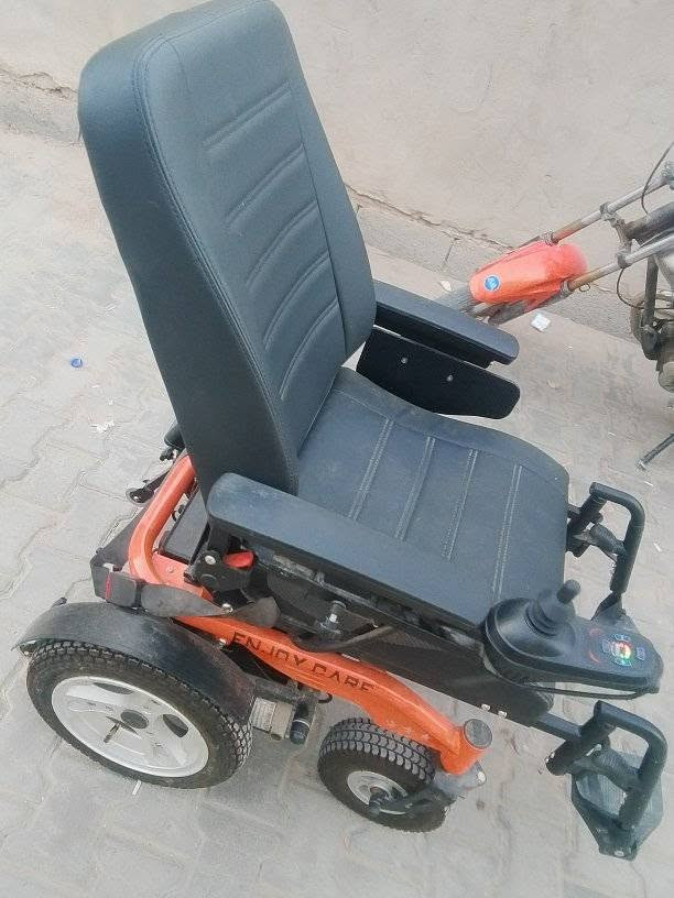 عربانه شحن شرط الشغل والنظافة أخت الجديده السعر 350 بيها مجال قليل مكاني كربلاء ***********
