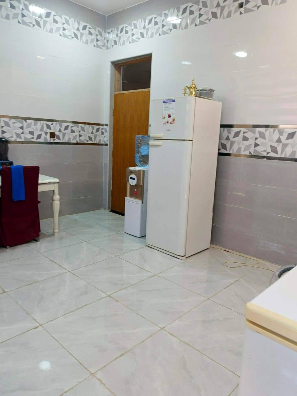 بيت بشارع حكمت  مساحته200متر للبيع الاتصال بالرقم***********
