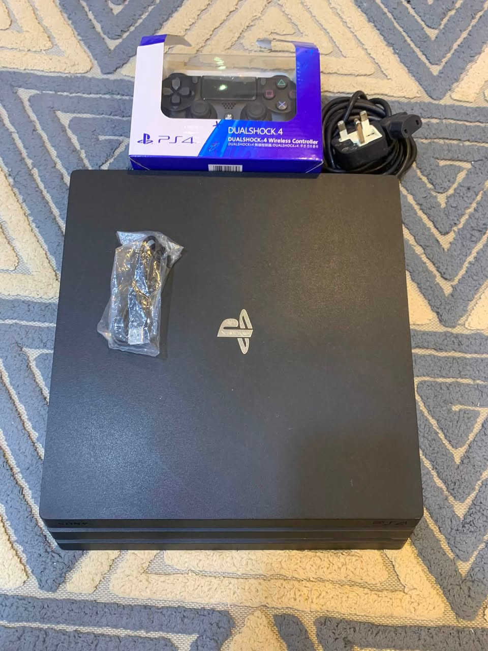 بلاي ستيشن فور برو مهكر قرص جهاز نضيف كلش ألعاب بي هواي فيفا 2026 و gtav  وريد ديد وهلال الحرب جزاء 4 وسبايدر مان ولعبه حرب وبعد ألعاب بي هواي الجهاز مفتوح تنضيف وتبديل معجون حراري فقط باقي الجهاز كلش نضيف السعر 400 وبي مجال مكاني بصره ياسين خريبط هاذ رقمي ***********

