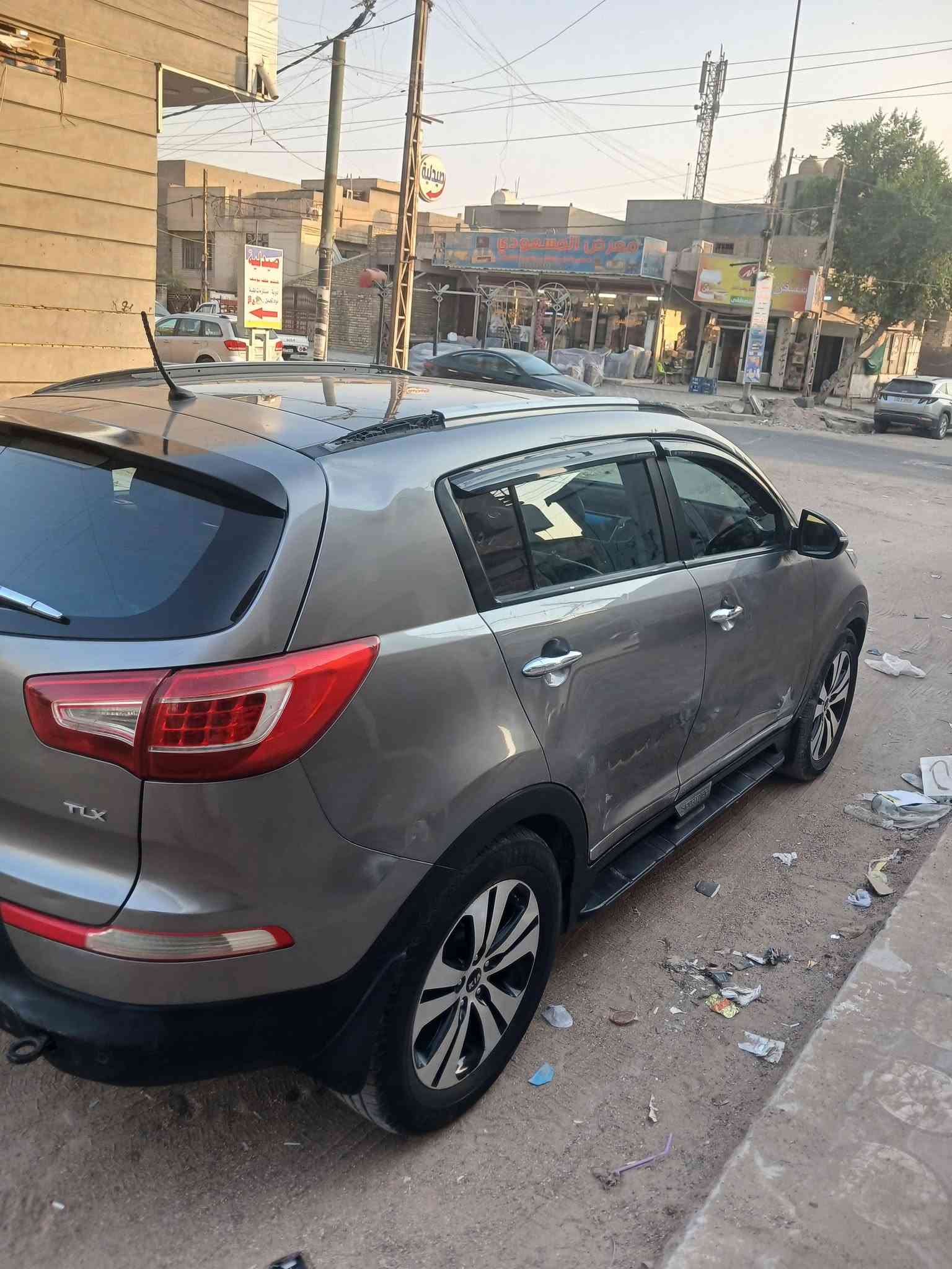 السلام عليكم اخوان عندي سبورتج موديل ٢٠١١ خليجي محرك 2400 دوش المرغوب فول مواصفات رقم بغداد بأسمي بيهه ثلاث قطع يرادلهن صبغ  بدون دواخل والباقي مكفول السعر 100وبيهه مجال بسيط للطيبين سياره جاهزه عوزهه بس صبغ العنوان بغداد الكماليه
***********
