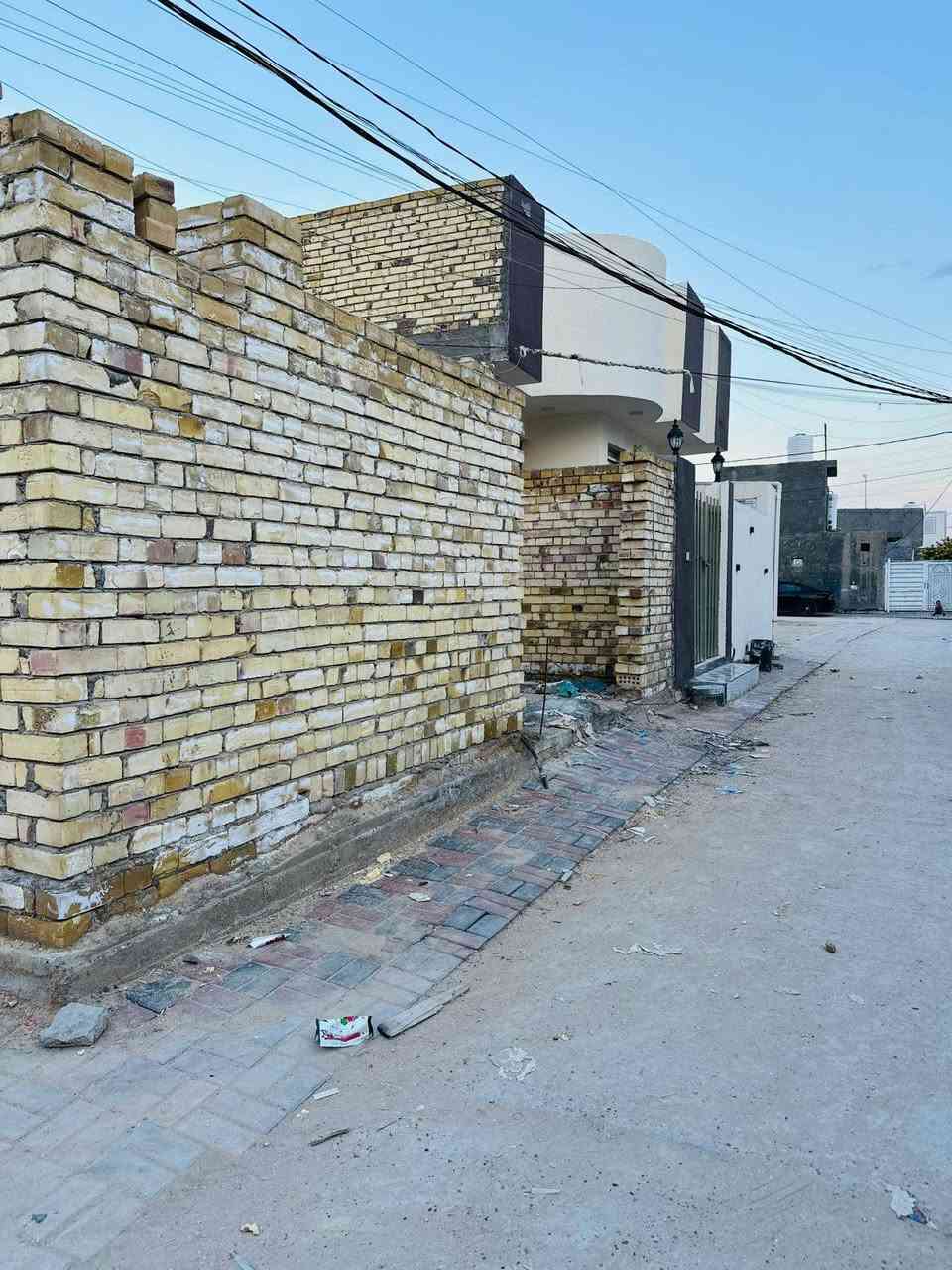 هيكل للبيع مساحه 120 متر ركن غرفتين صاله ستقبال مطبخ صحيات داخليه خارجيه
البناء طابوك جمهوري شبابيك تفصال 

الموقع طويريج حي الجمعيه شارع ام البنين 

الخدمات كامله ماء كهرباء مجاري تبليط 

السعر 42مع المجال 

***********

***********
