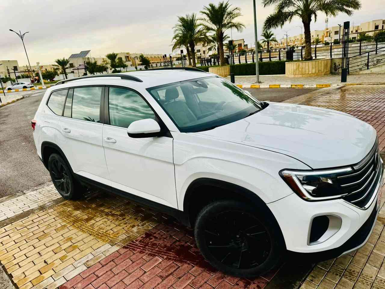 أطلس ٢٠٢٤ • أبيض • دفع رباعي