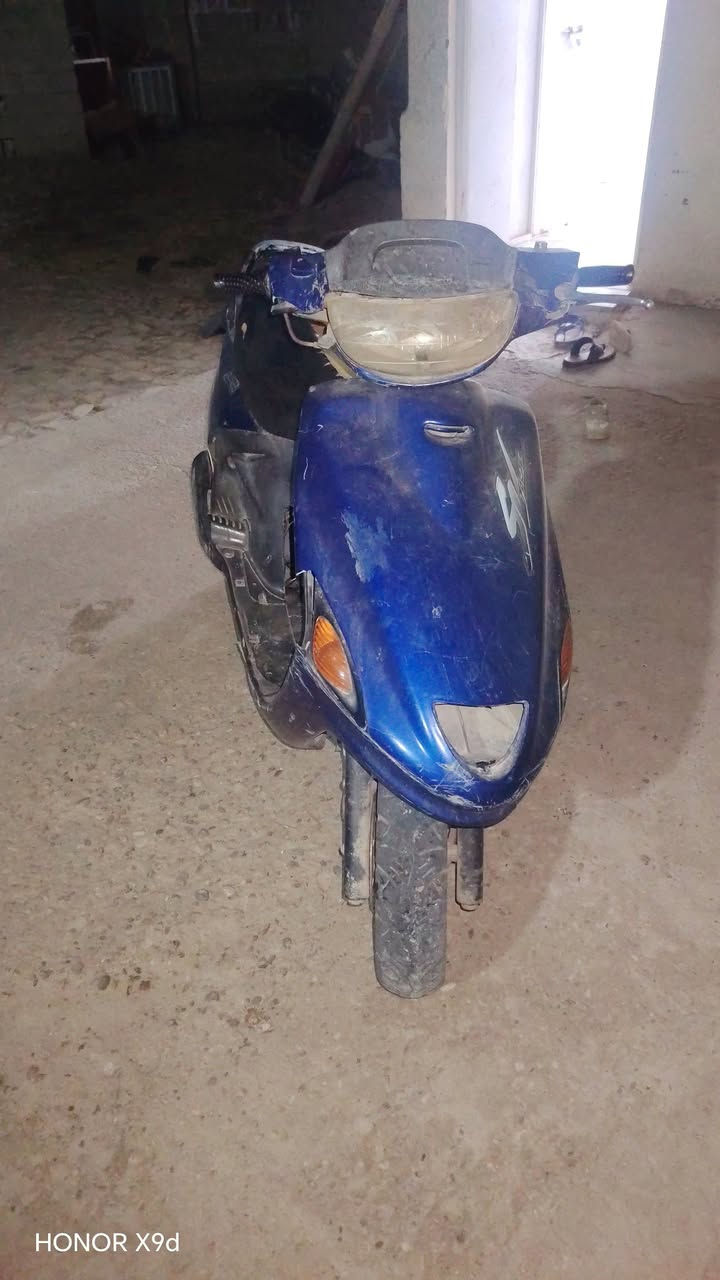 دراجه فراشه البيع  لاتصال على الرقم ***********

نص مكتوب في الصور:
- HONOR X9d
