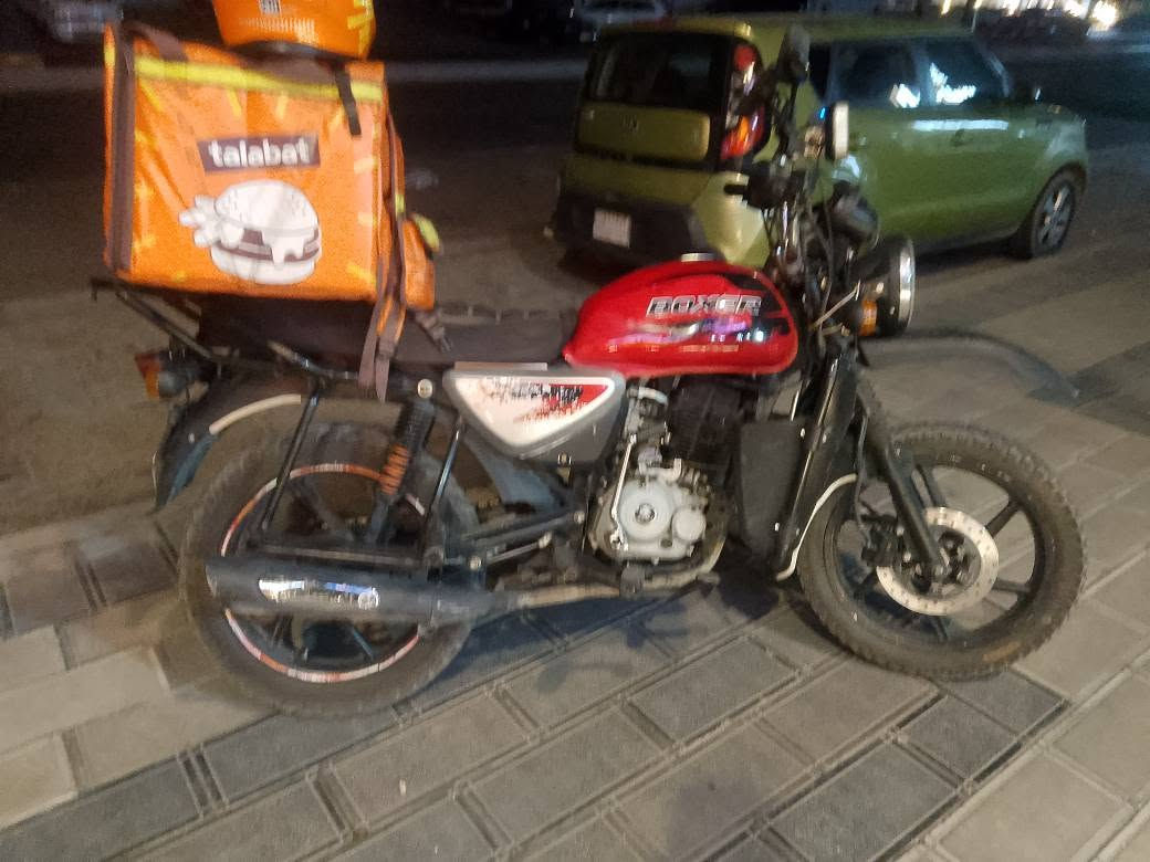 بوكسر 23 شهر 9 
دراجه شغاله ونضيفه 
بيها بدايه تبخير 
اوراقها كامله 
اريدها ب 900 مجال  بسيط 
*********** بغداد, العراق
