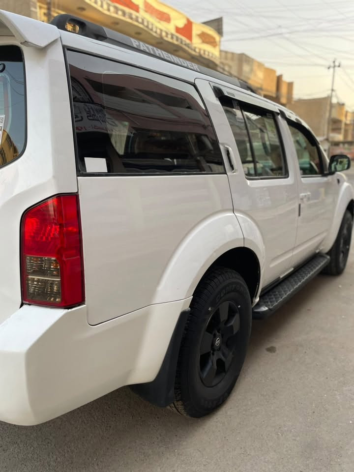 السلام عليكم نيسان بافندر 2008 وراد امريكي حادثها جاملغ خلفي بدون دواخل صبغ بيها قطع ابيع حزام 
بسمي تحويل ثاني يوم هزة ورقم وسنويه كله جديد 
السياره بيها منضومة غاز 
صندوك كهرابائي 
تبريد منضومة كله جديدة 
تخم تاير
شاشه اندرويد 
كامره خلفيه  
حداديه جديده 
7 راكب 
مكينه وكير على الفحص 
السعر 74 وبيها مجال 
العنوان بغداد بلديات 
الرقم *********** اقره المنشور وخابر التفاصيل كلها مكتوبه
