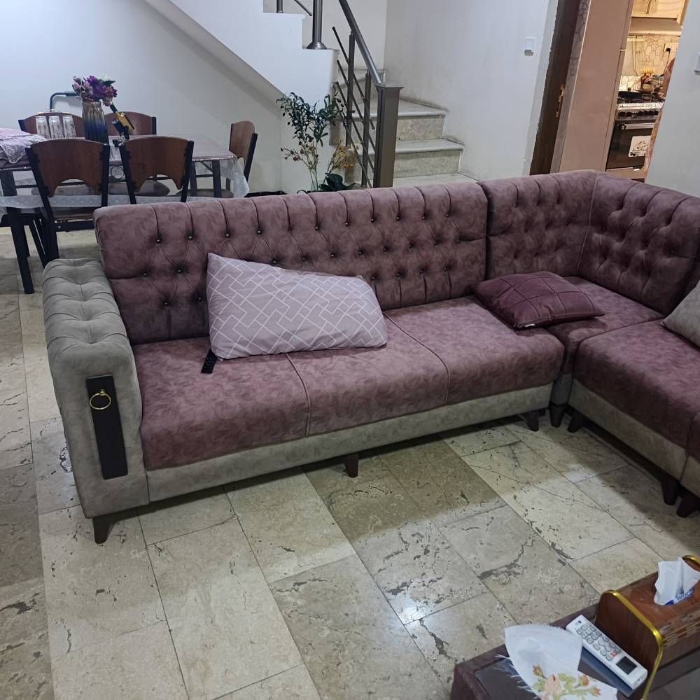 ديوان • نظيف • مخدات وطاولة