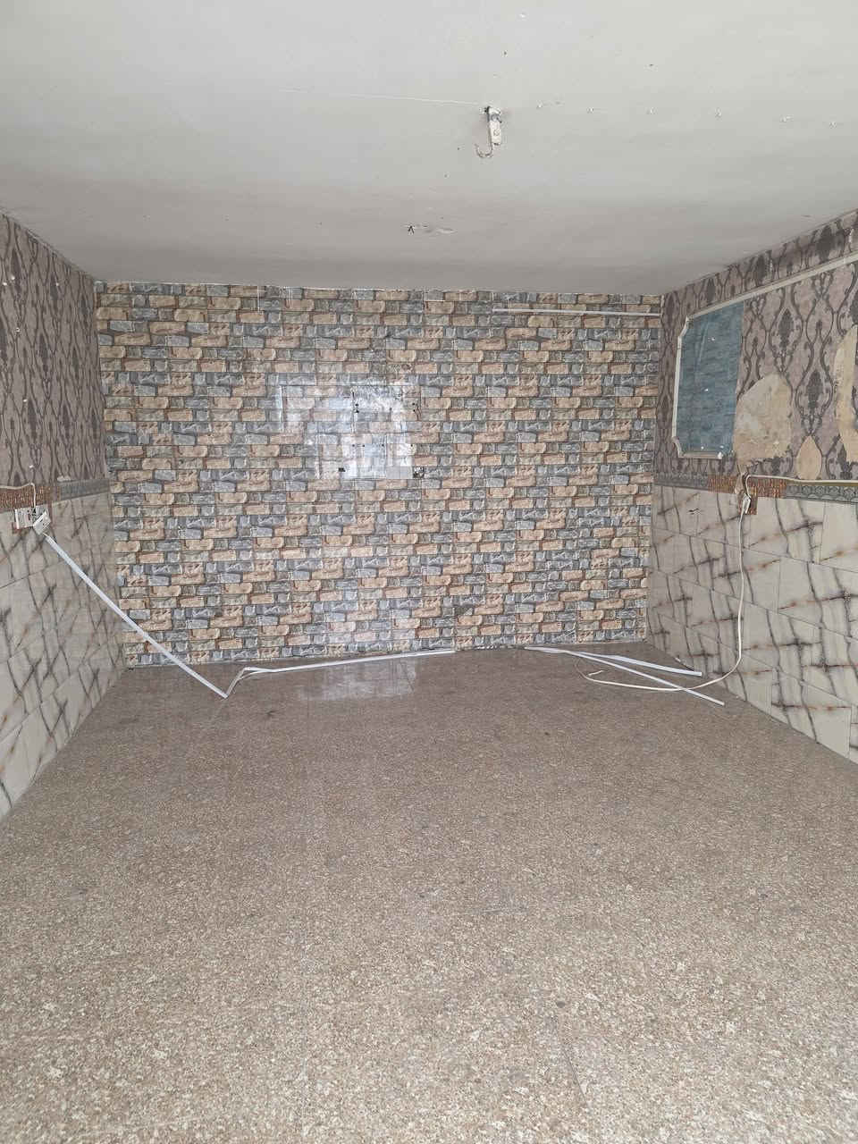 طابق ارضي مساحته ١٦٠
يحتوي على ٣ غرف نوم
يحتوي على صحيات حمام
يحتوي مطبخ حار بارد
يحتوي على هول كبير
ويحتوي على خطار صاله ضيوف
مكانه الشعله شارع ٦٠ مجمع النور الطبي
البيت قريب شارع العام
كامل مكمل كهربائيات صحيات
واير سحب هم بيه
صخان
جيب غراضك واكعد بيه
السعر ٤٥٠
للتواصل ***********
