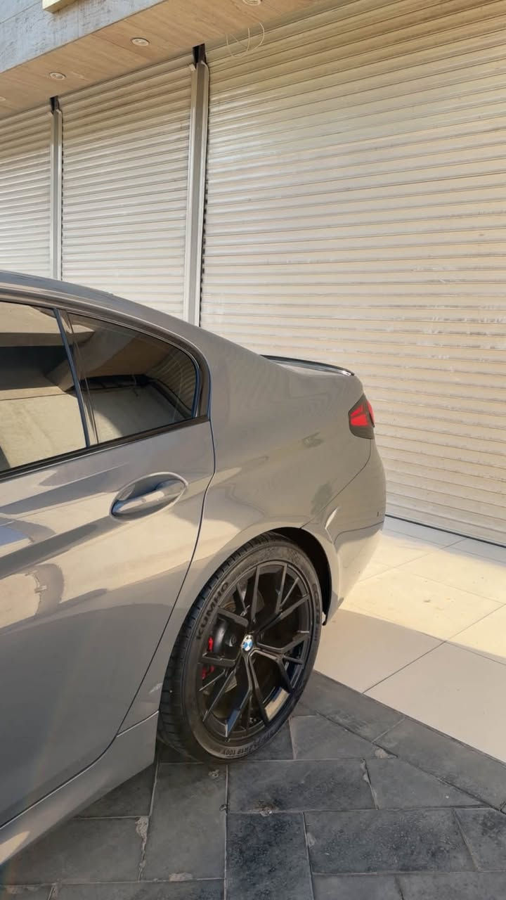 BMW 530i M 2021 🇩🇪
السياره فول واحد على واحد ام اصل كل السياره بلاديه من ويلات والكت وفجوج السيارات ام ( فجوج كبار ) تختلف عن العاديه 

ممشى السياره 39 الف مايل حقيقي

مواصفات السياره معروفه أهمها كشنات 700 ، داتاشو ، كامرات ٣٦٠ حساسات ٣٦٠ ، تدفئه مقاعد ، ايمائات بالشاشه ، هاند بريك دكمه ، نقاط عمياء 

السياره وارد أمريكي حادثه بسيط باب عكس سايق مضروبه ونفسه مصلح ومصبوغ بدون تبديل وسونار السياره موجود جديد ، ايرباك سستم وراجع كامل ..

السياره جديده بالكارتون وصور الداخل موجوده والنصبه مالتهه وصفر مسج وكل صيانته غراض اصليه من دهن وفلاتر وكلشي حته الإطارات الي جواها جديده تخم كامل ، كامله مكمله مناقصه دينار واحد 
 
اخواني السياره نضيفه ومتتقارن بالمهجومات والراكضات 

سعر السياره 33,800 (338) ورقه وبيه مجال شي بسيط 

مكان السياره بغداد الأميرات للتواصل : 
*********** 
واعتذر عن الاطاله 🤍
