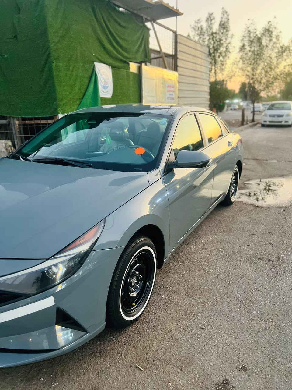 النتره  لون سمنتي المميز.  موديل 22   امريكي 2000 دوش جميع يرباكات سليمه مرفوقه  جميع تفاصيل بلمنشور موصافات نص فول + معروفه مواصفات  النص  كامله مكمله من كل نواحي وشوفه عينك  مكان السياره بغداد 

***********
