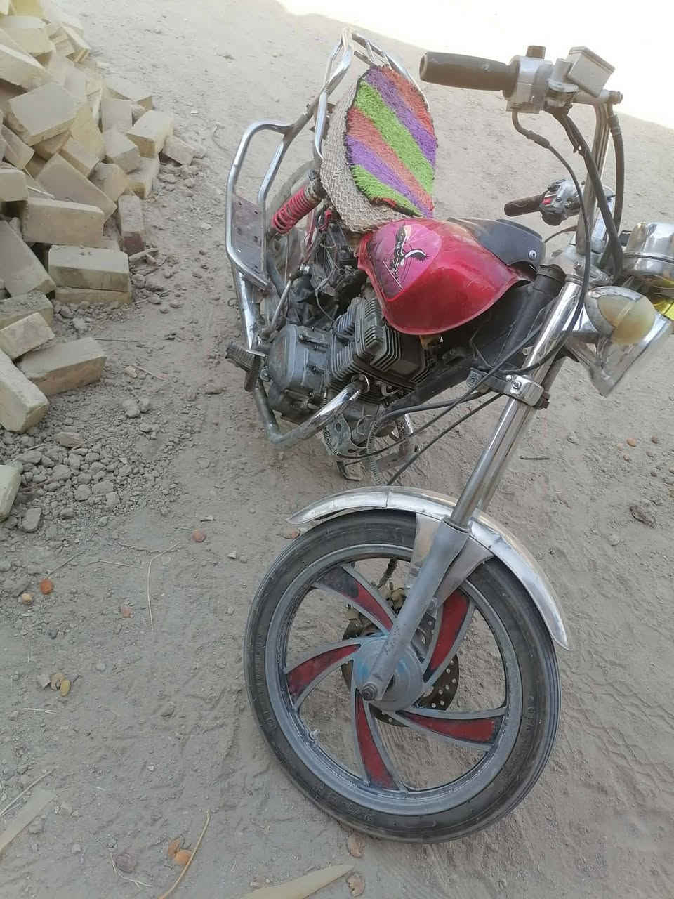 السلام عليكم دراجة جونده كلك للبيع مكانه بابل الحمزه لغربي للستفسار عله رقم ***********

