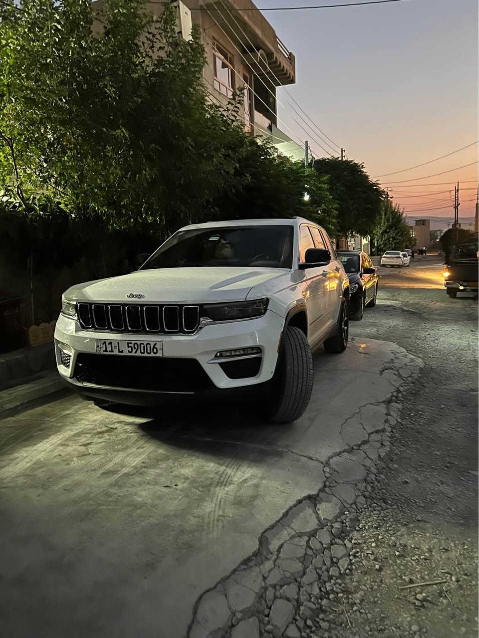 جيب شيروكي موديل 2023 
فول فول موصفات بس ماعده البنوراما 
ممشه السياره 60000 km 
ضرر السياره جاملغ وبنيد 
جاملغ صبغ فقط و البنيد مبدل اصلي 
رقمها بغداد شرط التحويل 
عنوان سياره سليمانيه 
سعر السياره 280
للستفسار 
*********** 
*********** السليمانية, العراق

