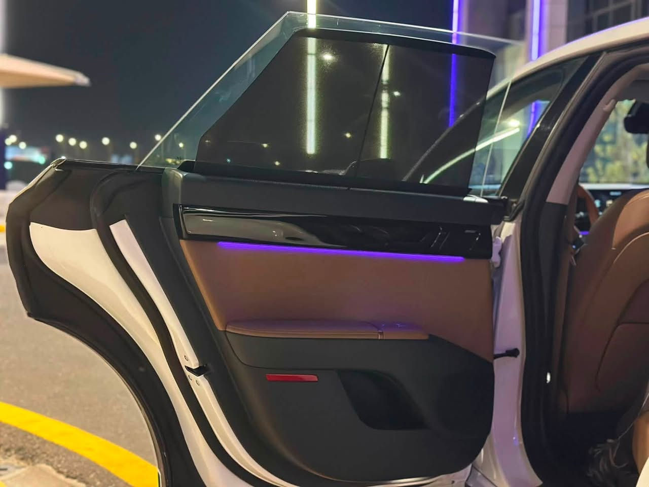 أزيرا (كاليجرافي) الفئه  المميزه
بانزين هايبرد موديل 2023  فول فول موصفات اعلى فىه بلازيرا مرقم بغداد بسمي!!
 5 كاميرات 360 درجه 
 المواصفات
دبلات كهرباء
-سقف شمواه
 داتشوب شاشة عرض على الزجاج الأمامي
جهاز تعقيم الأشياء
-مقاعد جلدية فاخرة مع خاصيتي التدفئة والتهوية
-مثبت سرعة متكيف، وكاميرات محيطية 360 درجة.
-مقاعد جلد نابا مع تبريد وتدفى بلكشنات
-تدفى تبريد بلستيرن 
-عجلة قيادة مغلفة بالجلد (لونين)
-ستائر جانبيه وخلفيه بتحكم كهرباء
-فتحات تكييف خلفية
مري جانبيه كاهربايه شفط
كاميرات مراقبه داخل وخارج السياره
فتحه سقف بنراما
-ذاكرة حفظ كرسي السائق
-مكيف إلكتروني بتحكم مستقل (ثنائي)
-ناقل حركه اوتماتيك  8 سرعات
-تشغيل عن بعد مع تقديم السياره إلى لامام ولى الخلف عن طريق البصمه
-كاميرات رويه محيطيه 5مع خزن
-الجنطه الخلفيه ذكيه
-مثبت سرعه ذكي
-حساس مطر لجام
-نضام التحكم بالثبات(EsC)
-نضام مانع التصادم الأمامي
-نضام مانع التصادم في النقطه العمياء
‏-نضام عدم خروج المسار
-نضام المحافظه على المسار
-دخول ذكي
-دعامه الضهر للمقاعد لاماميه مساج
-دعامه ركبه السائق بتحكم كهربائي مساج
تحكمات متعدده في وضعيات القياده
-مراه جانبيه ذاتيه التعتيم
منفذ شحن UsB
‏-شاحن لاسلكي
ذاكره حفض كرسي السائق
-تحكم بالقفل المركزي للمقاعد الأمامية والخلفية
-بلوتوث مع زر التعرف على الصوت
-مصابيح LED نهارية مع توقيع بصري واضح يحسن
الرؤية ويعزز الأمان.
-مصابيح ضباب خلفية
-التحكم بارتفاع الأنوار الأمامية
-﻿﻿مرايا قابلة للطي كهربائيا
اطارات اسفنج
-مصابيح ضباب خلفي
-كاميرا خلفية لتسهيل الركن والمناورات
-شيفتات سرعة و وضعيات للقيادة
لتناسب مختلف أساليب القيادة والطرق
سياره جديده كلش مناقصها شي  وهواي بيها بعد موصفات ماتنعد 
بدون صبغ فقط فتح قطعتين 
رقم الهاتف ***********
