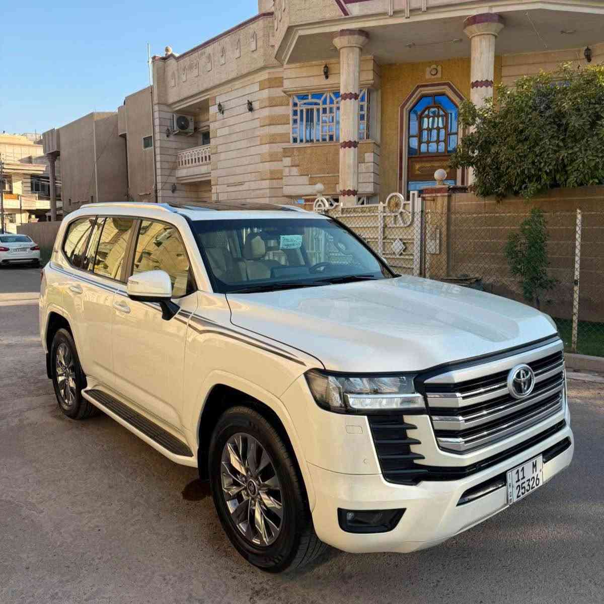 السلام عليكم

للبيع

تيوتا لاندكروز  2022  ساز باب اول 

GXR

6 سلندر 4000 

ماشية 66 الف 
 
رقم بغداد 

بيه تبديل باب وجاملغ نفس لون 

فول مواصفات 

بصمة 

جلد

سلايد روف

كشنات كهرباء 

نضام ترحيب

مري كهرباء

ثلاجة 

3 قطع تبريد

شاشات ٣ اصليه

تبريد كشنات  

نضام المود 

جنطة كهرباء

شاحنه واير ليس

لد امامي

زراك امامي

مكاني بغداد 

السعر 54.500

*********** بغداد, العراق
