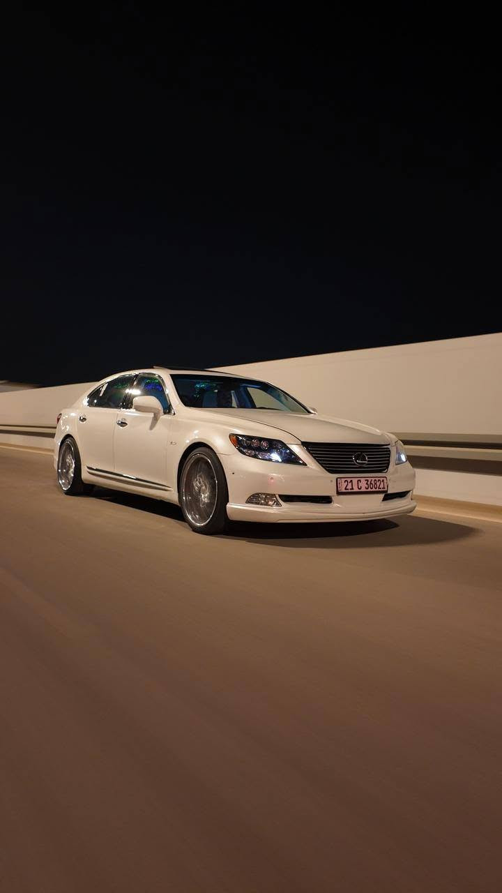 ﷽
اللهم صل على محمد وال محمد 

للبيع فقط 

لكزس فخر الصناعه اليابانيه

LEXUS 

الموديل 2007

الحجم LS460 

عداد المسافه220  الف كيلو متر 

المواصفات طلب خاص VIP

والصور موظحه كلشي 

حجم المحرك 8 سلندر سعه 4.6 

دفع خلفي ( اكسل ) 

ناقل حركه ( گير ) 8 نمر  بثلاث وضعيات 

مدخلها سيرفس ويشمل صدر حداديه 

+دهن وفلاتر + ميزانيه الكترونيه + باتري جديد 

 ياباني اصلي  

فحص وسنويه وهزه منتهيه

السياره خاليه من النواقص 

اختصر المواصفات المهمه فقط 

ابواب شفط  5 بصمات 

الصندوق كهراباء يصعد وينزل  

لايتات داينمك متحركه مع وضعيه السياره وزنون

المقاعد الخلفيه الي هيه كلش ممتعه طبعا 

تتميز بالمساج وهيتر وتبريد  وميز طعام وقاصه وديفيدي وأقراص 16 فول صاج  فول ايرباك كما موظح بالصور

نضام الصوت فدشي رهيب من شركه( مارك لفنسون)

شاشه اماميه  وشاشه خلفيه DVD

وانضمه جدا عديده بالسياره الصراحه نصها مو فاهمها 

اخوان السياره كلش جديده ومابيها نقص   السعر 170
المحرك وكير استوني شادهن مال كصه ماشيه 80 الف

صبغ حزام لجماليه كفاله من الكص والنقل جثه بسمي  تحويل ثاني يوم

مكانها بصره   للاستفسار ***********

***********فقط واتساب ابو رضا
