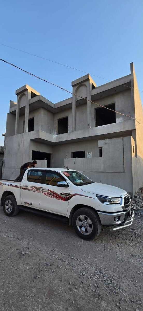 سلام عليك بيت ركن
مساحه 120ركن واجهيه 12نزال 10

4غرف نوم ستقبال مطبخ هوول صحيات فوك وجوه باقي شغل قليل تستلم مفتاح عنوان حي بدر بداية شارع المزارع السعر 75وبي مجال للاستفسار اتصل رقم صاحب البيت ***********
