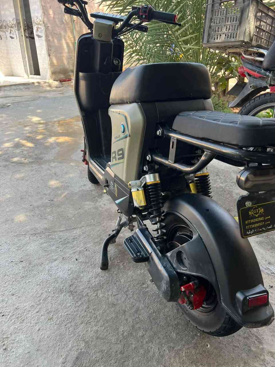 السلام عليكم دراجه شحن للبيع نوع R9الدراجه نضيفه مواصفاتها ملف 1500بطاريات 5 كهربائيات كلها شغاله نضام  R رجوع الى الخلف 4سرع 109سرعه وحقيقي 60 للمكان واسط صويره للسعر 400وبها مجال الاستفسار الاتصال ***********
