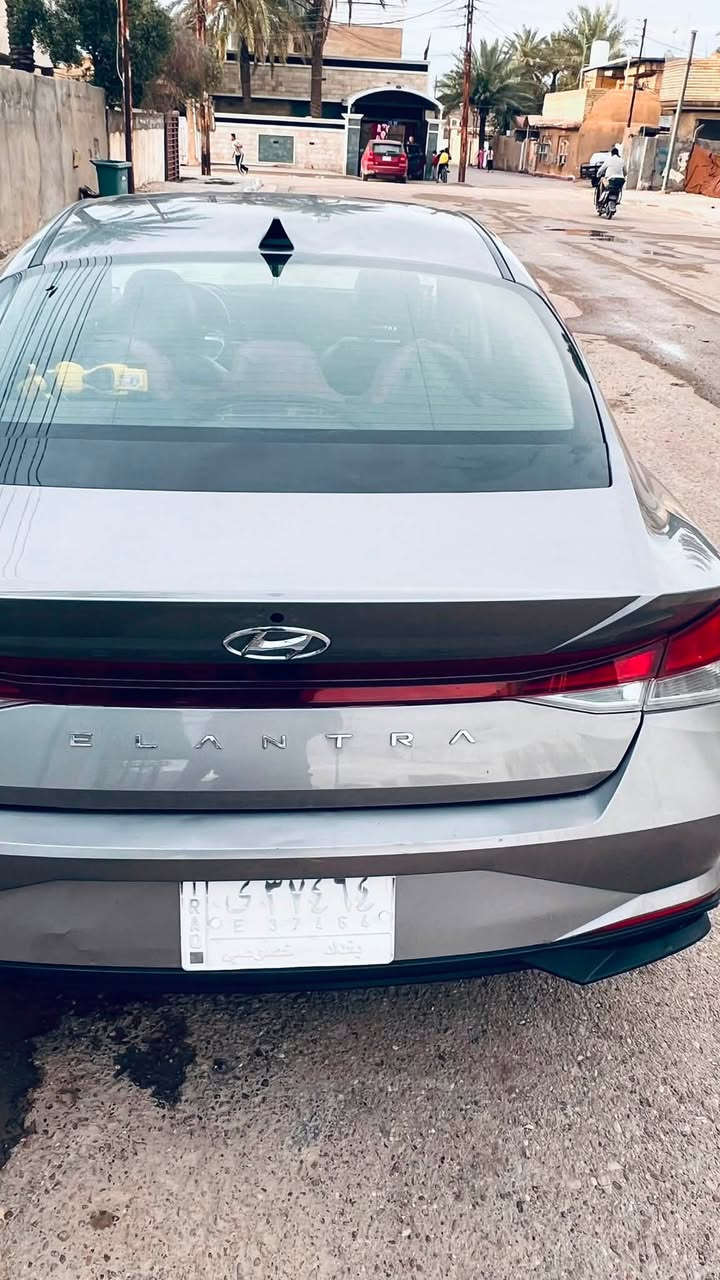 سلام عليكم الانترا للبيع ٢٢امريكي ماشيه 65 مواصفات نص فول سياره جاهزه من كلشي تخم تاير جديد حداديه جديده السعر 138 وبيها مجال حك الجيه وع راسي الجميع صور الحادث ناشرهن  ‭***********‬
