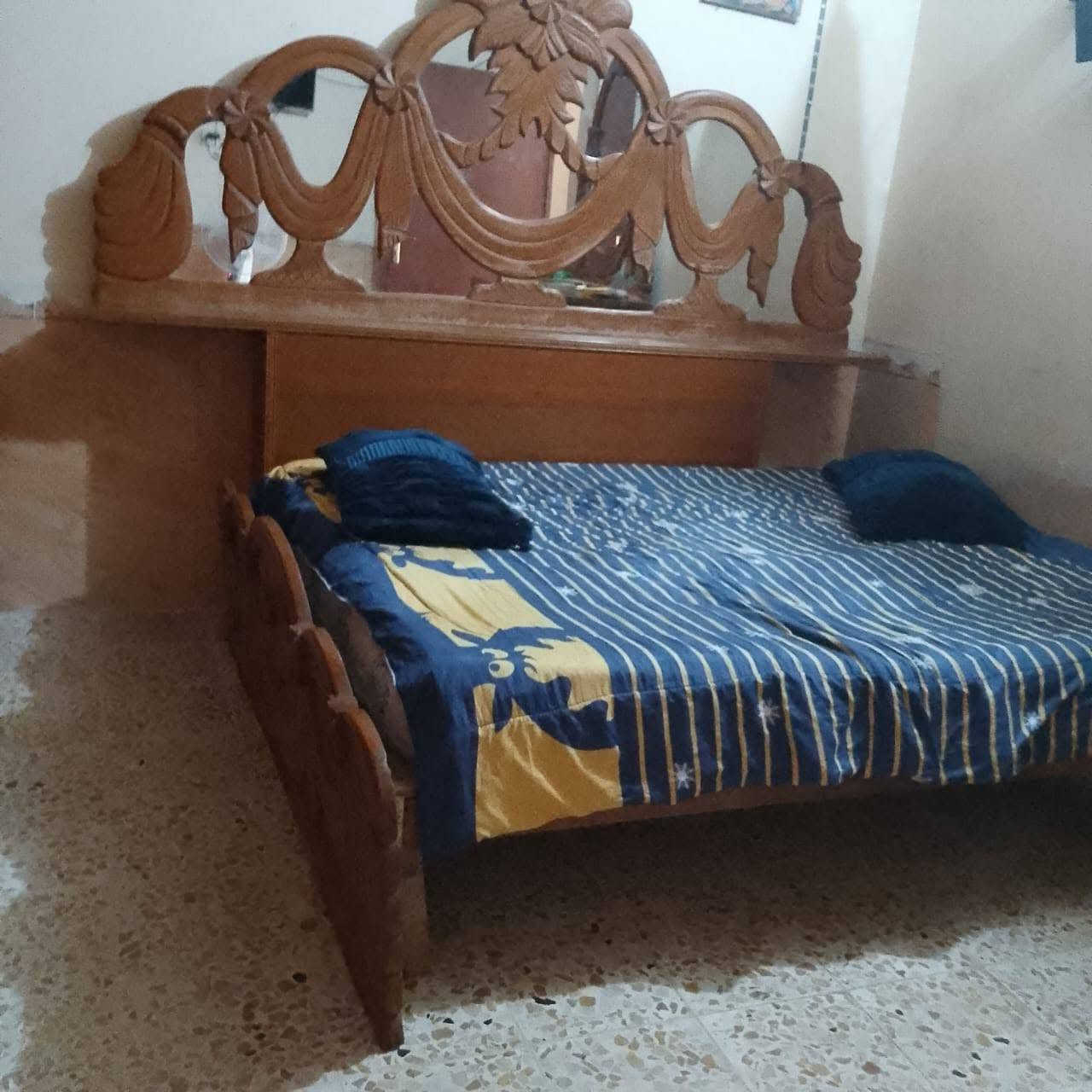 عندي غرفه تسكام ب225 وبيها مجال وتساب***********
