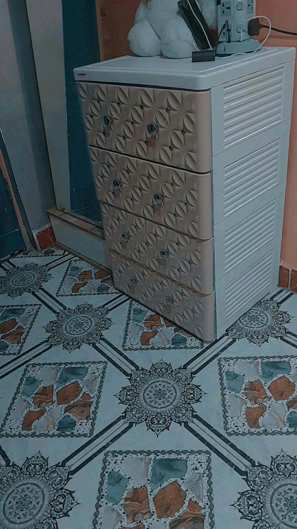 غرفه نوم للبيع نظيفه سعره 350 وبي مجال عنوان بغداد