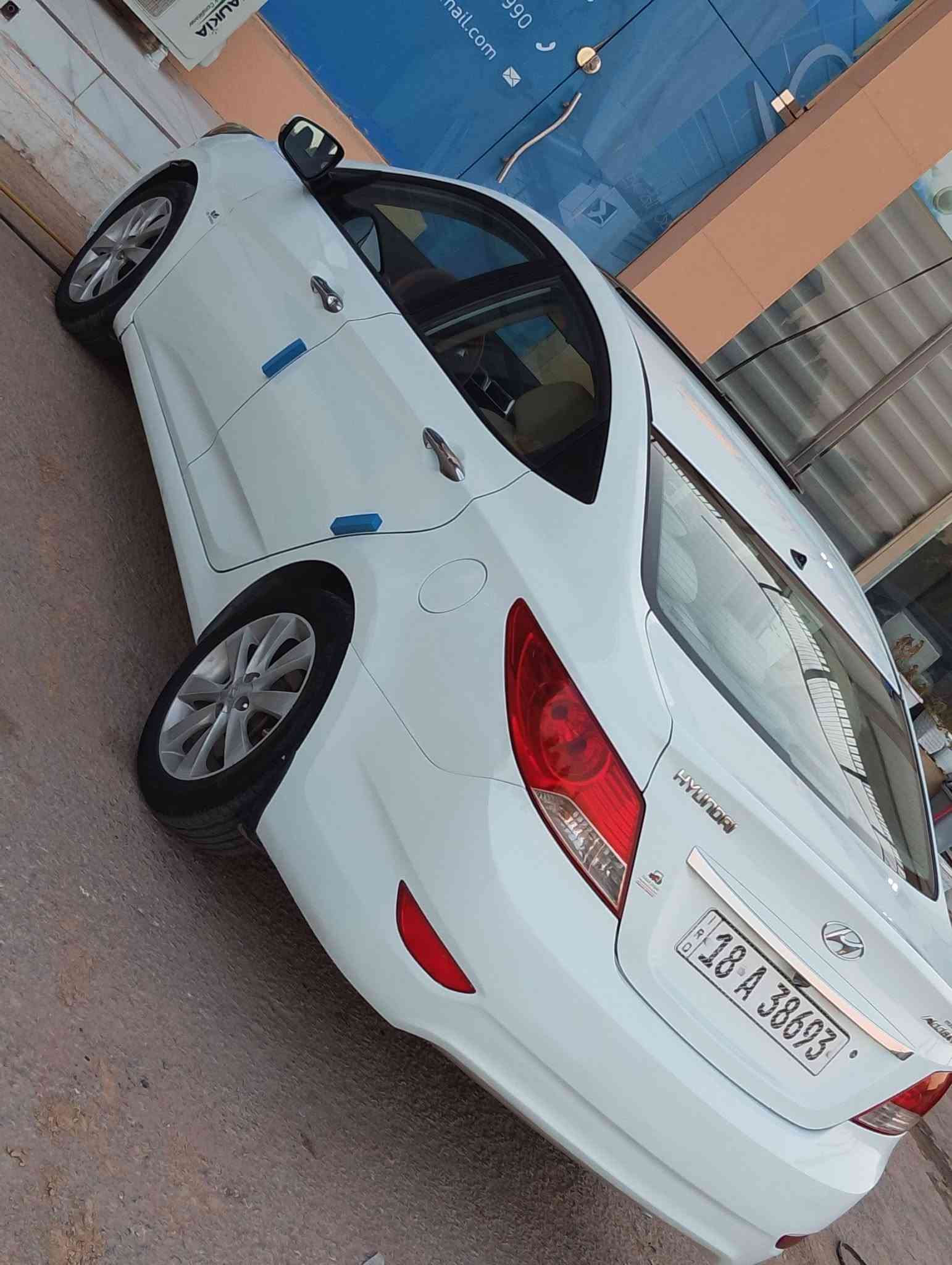 اكسنت موديل 2013
رقم بابل  انكليزي - هزة وسنوية جدد
خليجي - محرك 1600
تبريد 🥶
كير ومحرك ممتاز
فول مواصفات
تحكمات ستيرن
اشارات بالمري
لايتات عالي ناصي وبلوجكتر زينون
تخم تاير جديد
بيها مكانين بارد

مكان السيارة: النجف
السعر 88وبيها مجال قليل 
‏‪***********‬‏
