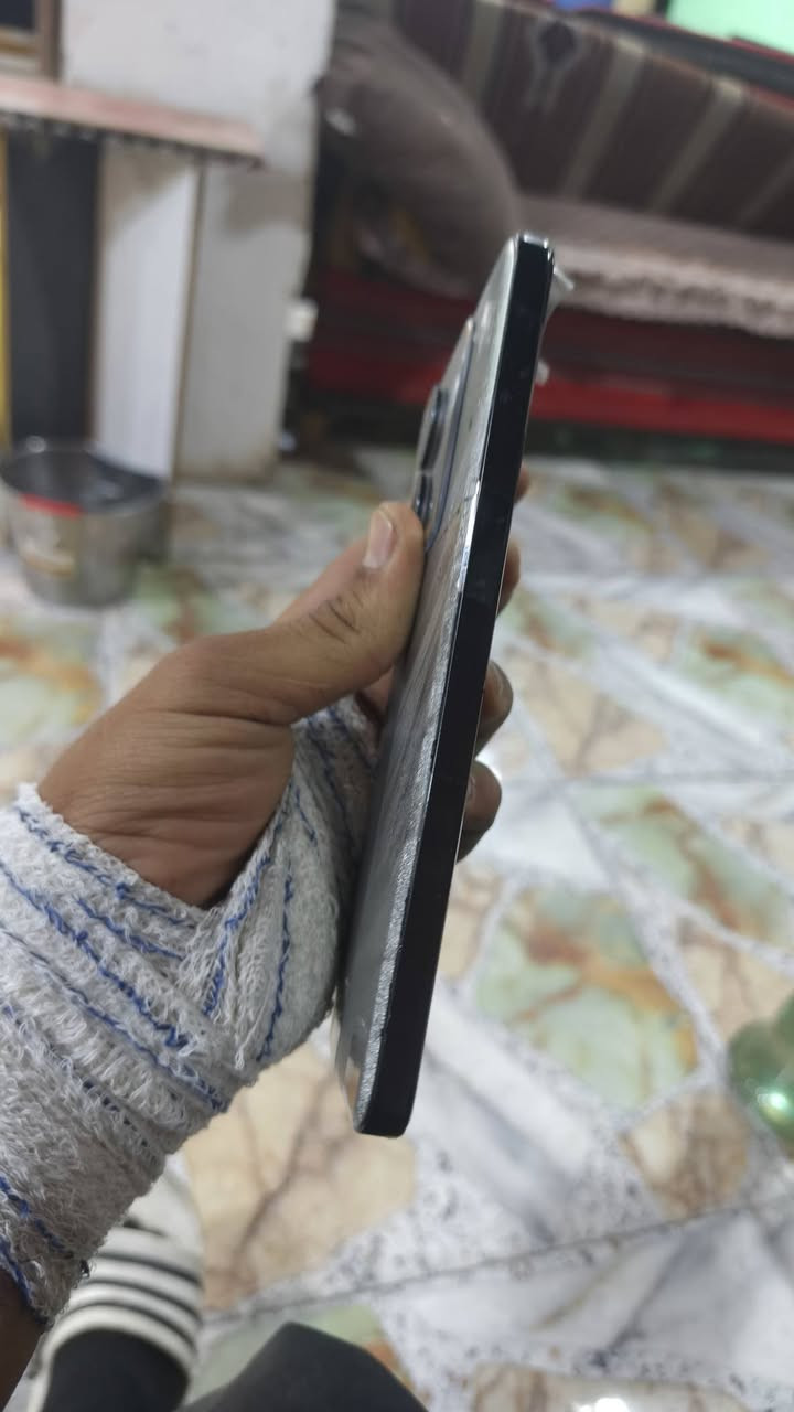 بوكو m7فايف جي للبيع يرالدله شاشه بدلتها وطاح مني طكت من فوك بعدها بلزكه كدامك ابيع واقع حال 85 ***********
