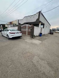 للبيع بيت في سلمان باك البانروما مساحه 220 ركن 07744280106