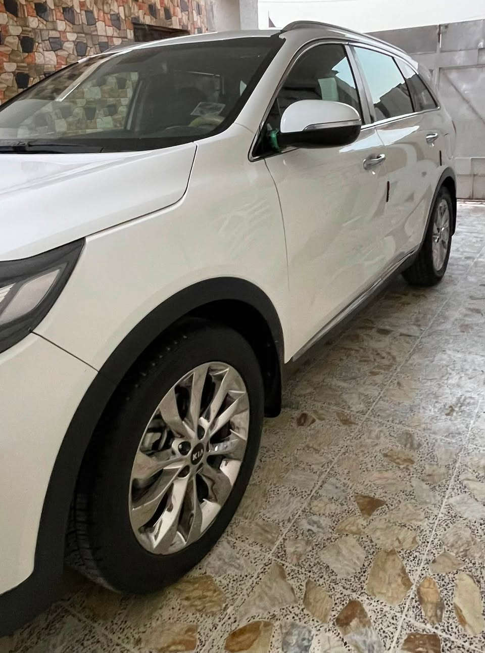 سلام عليكم سيارة سورنتو موديل 20  خليجي 6 سلندر  فول مواصفات 1/1 ماعدى البناراما رقم واسط  مميز  استخدام شخص واحد  مكفولة كفالة عامة السعر اتصل على الرقم *********** عنوان واسط
