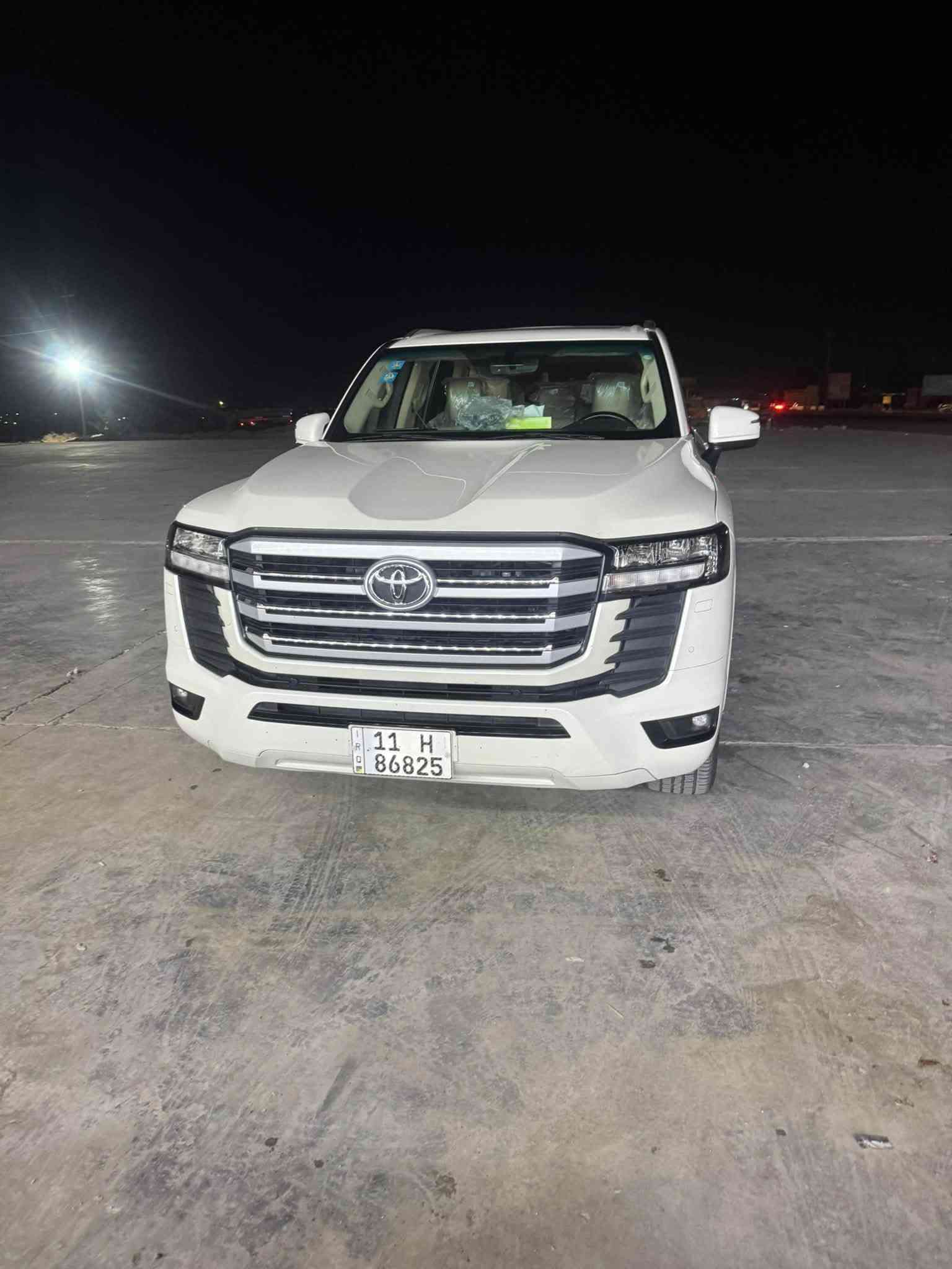 لاندكروز GXR  2022 للبيع ساز السعر 585  الجاملغ الامامي انطخ وبدلته اصلي شركة بدون صبغ ماشيه 72 رقم بغداد بأسمي ***********
