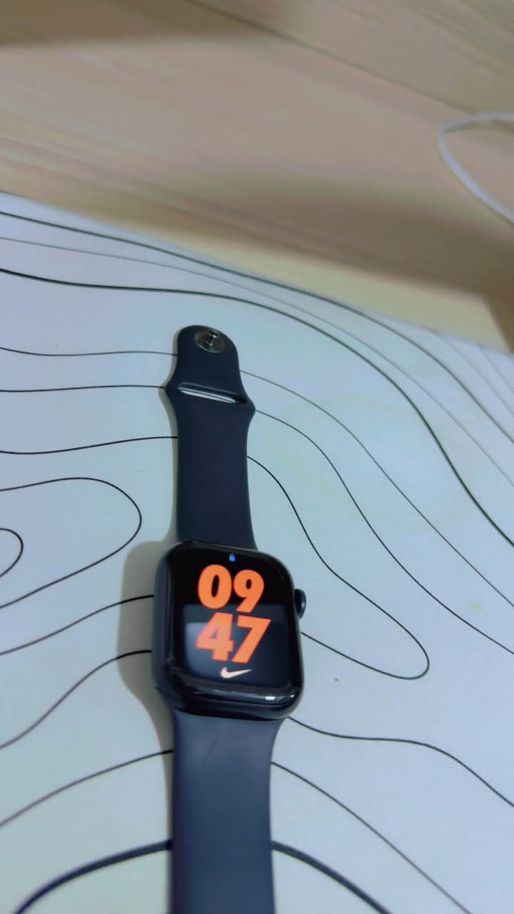 Apple Watch Series 9 GPS
ابل واتش سيريس 9 تحديد موقع  
الساعة أخت الجديدة واستعمال جداً جداً قليل، ونظافتها 99% كدام عينيك
الموديل: Apple Watch Series 9 GPS
• المعالج: معالج S9 الخارق (أسرع وأسلس أداء)
• ميزة النقر المزدوج (Double Tap): تحكم بالساعة وبالمكالمات بحركه الاصبع  بدون ما تلمس الشاشة.
• اللون: Midnight (منتصف الليل - كحلي غامق ملكي) 
• حجم 41mm
• ⁠مع سيرها الاصلي الكحلي الغامق 
• الذاكرة: 64 جيجابايت
• نسبة البطارية: 98%
مكاني بغداد 
للتواصل ***********
