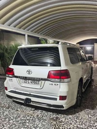 لاندكروز VXR • ٢٠١٧ • مكينة ٥٫٧