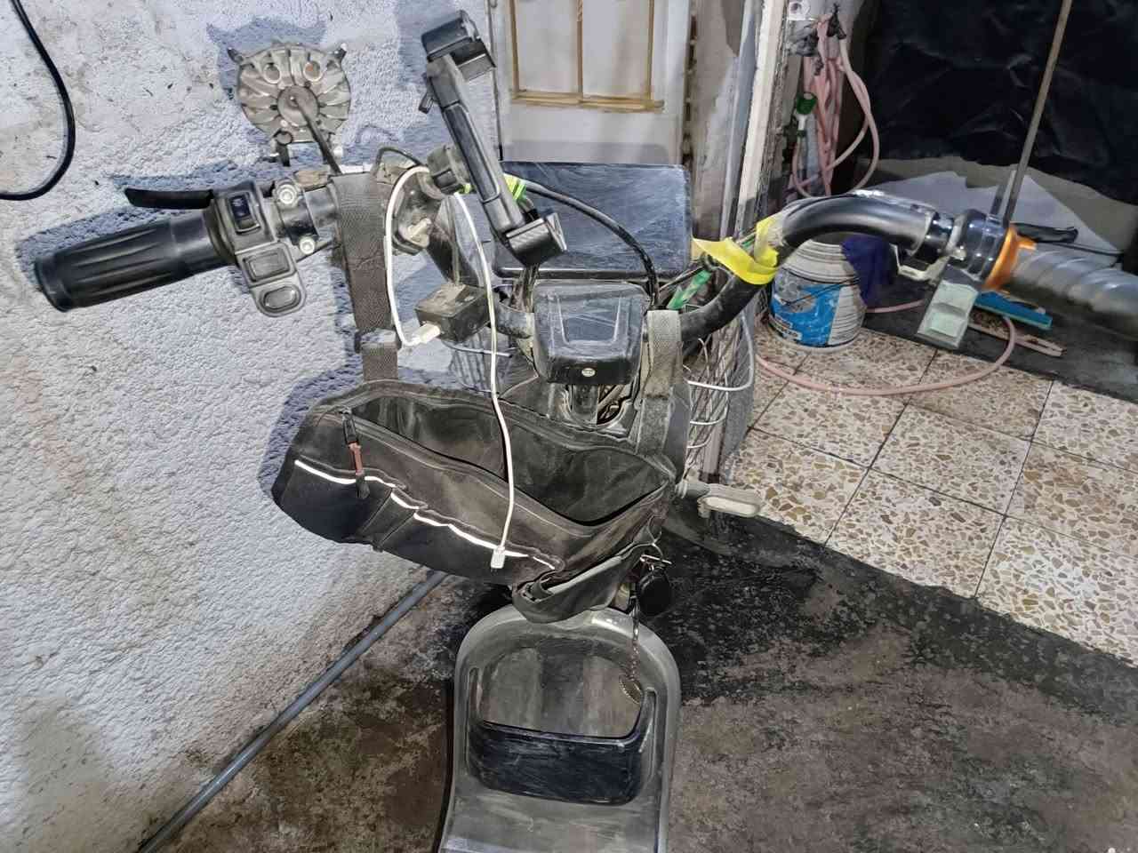 سلام عليكم دراجه شحن حجم ٢٠ شركه رويال
متروكه مابيها شي فقط بدون بطاريات قيم بما يرضي الله 

الاتصال او السوال عن الدراجه 
*********** 
بي واتساب 
العنوان بغداد شهداء البياع
