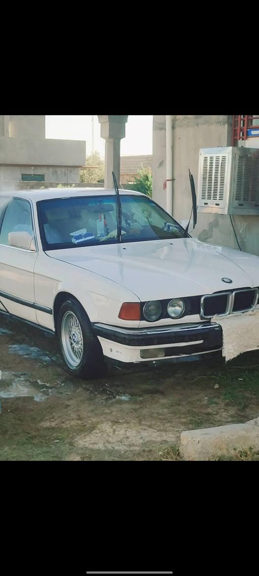 السلام عليكم مكلف بنشر 
بي ام 735 موديل 91 رقم دهوك بطانيه السنويه ساقطه بشهر ال 12 وكاله عامه مطلقه ام باركود من شرعي بديره صبغ جماليه بدون اي حادث بجم عريض كير محرك مصار شهرين شادهن شرط حاويه الماني طخم تاير جديد صدر امامي خلفيي البارحه شديتو كهربايات كلها شغاله وضع شركه هيتر كشن مثبت سرعه تبريد بس كنبريسر نقص تنته جوم 4 كهرب تبريد قطعتين سنتر لك قفل مركزي البواب والجوم 4 ستستم صوت مضخم سيارة جاهزه من كلشي مصروف عليها جثير للبيع او مراوس حسب القناعه السعر 45 وبي مجال اتصل عل رقم وبي وتساب ***********
