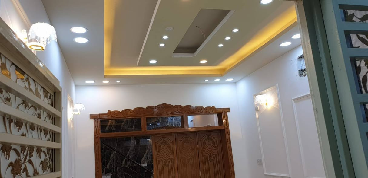 🏠 شركة نور المنهج للوساطة والاستثمار العقاري

🔹 نوع العقار: دار
🔹 نوع العرض: بيع
🔹 رقم كود العرض: S006
🔹 المحافظة: النجف
🔹 القضاء: النجف
🔹 الموقع: النجف
🔹 اسم الحي: حي الجامعة
🔹 المساحة: 100 م2 م²
🔹 الواجهة (العرض): 5م م
🔹 الطول: 20م م
🔹 عدد الطوابق: طابقين
🔹 عدد الغرف: 
🔹 عدد الحمامات: 
🔹 عدد المطابخ: 
🔹 عمر العقار: حديث زيرو غير مسكون
🔹 الحالة: جديد
🔹 السعر: 250.000.000 دينار 
🔹 طريقة الدفع: نقد
🔹 الطابو: طابو صرف
🔹 الكراج / الموقف: لا يوجد
🔹 الأثاث: 
🔹 الخدمات: 
🔹 الملاحظات: بيت حديث في حي الجامعة 100م2 وعرض الشارع 15 م وعلى ساحة

📲 للاستفسار واتساب: ***********
📍 العنوان: النجف الأشرف – شارع الحزام الأخضر – محلات مدينة ألعاب حي السلام – مقابل حي الغدير
