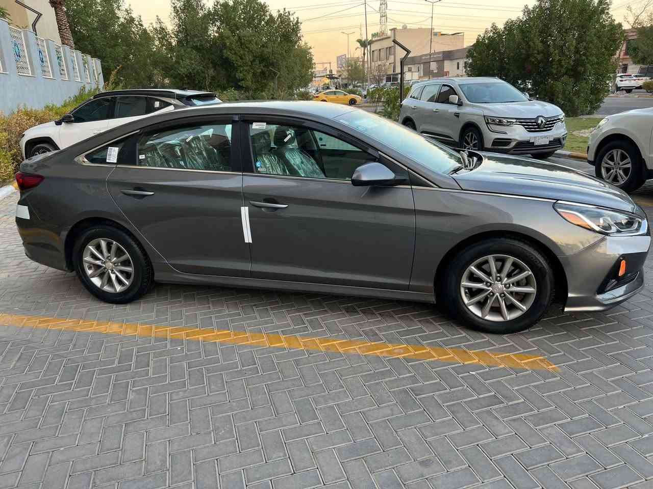 سلام عليكم
من رخصه الادمن
سوناتا وارد امريكي 
موديل 2019
حادث سياره بنيد فقط 
بنيد مصبوغ كد شبر بتكمه فقط
بدون دواخل
سياره ليبل واحد
مواصفات سياره:
مكينه كير مكفولات
حداديات جديده
تخم تاير جديد
تبريد ثلج
رادار جانبي
شاشه
كاربلي بلادي
سبورت+ايكو
ستيرن تحكم جهتين
رقم بغداد
السعر:$120وبيهاا مجال
العنوان:بغداد البياع شرطه الخامسه
الرقم:***********
