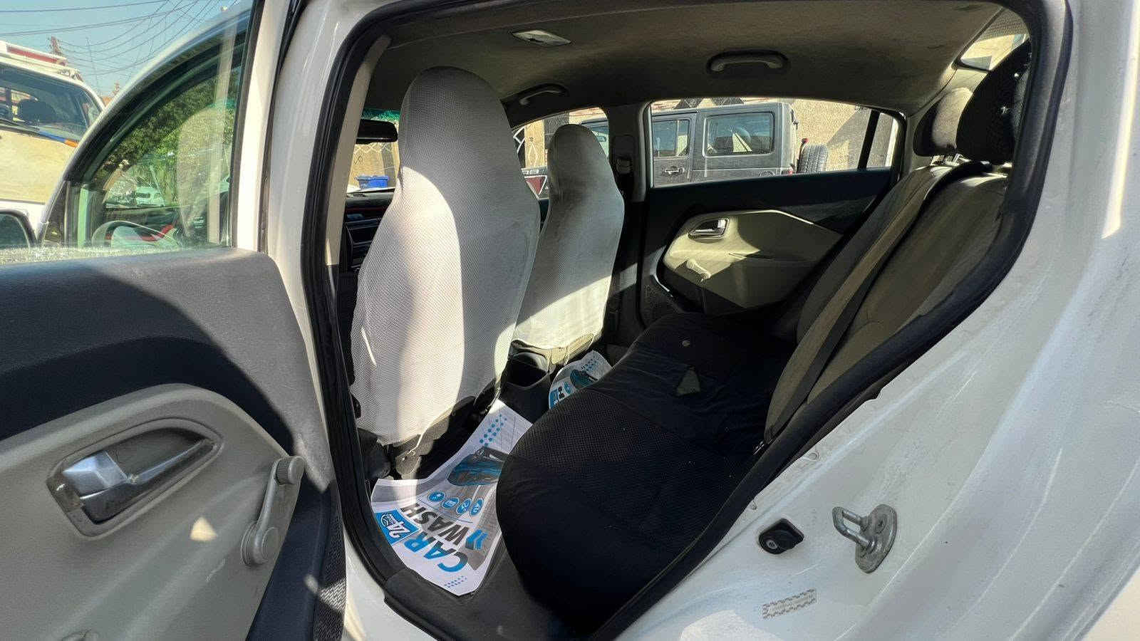السلام عليكم كيا ريو موديل ٢٠١٦ محرك ١٦٠٠ وارد امريكي حادثها جاملغ ايسر  تدفئة وتبريد كهربائيات كلهه تشتغل داخل نظيف جدا مكانها بغداد الدوره ابو دشير هاتف *********** سعرها ٨٧ بغداد, العراق
