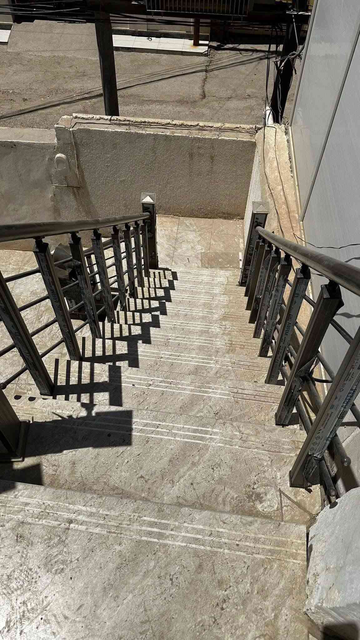 شقه موثثه الايجار  🏠طابق ثاني معزوله نضيفه جدٱ

تحتوي على غرفه وكنيدور ومناور ومطبخ وصحيات وسطح 

الموقع  🌏حي الصحه  يم مكتب  عامر الدلوي قريب على شارع الكورنيش 

قيمه الايجار  500 مقدمه 6اشهر

الاستفسار الإتصال بالرقم  ‎***********متوفر واتساب
