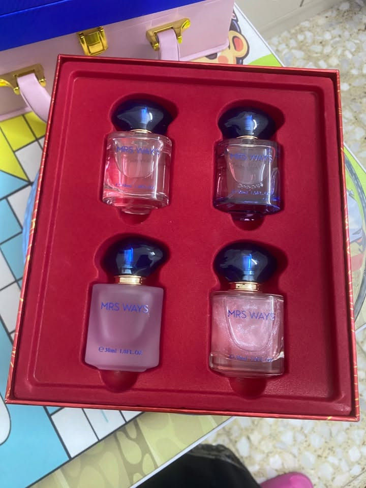 عطور خليجية البكج عساف ب٦٠
ابراق ٣٥ 

المسك العربي قطعة ب٥ و٣قطع ب١٠ 

العطور ماستر القطعة ب١٠ 

البكج الرباعي ب١٠ 

واتساب ***********
