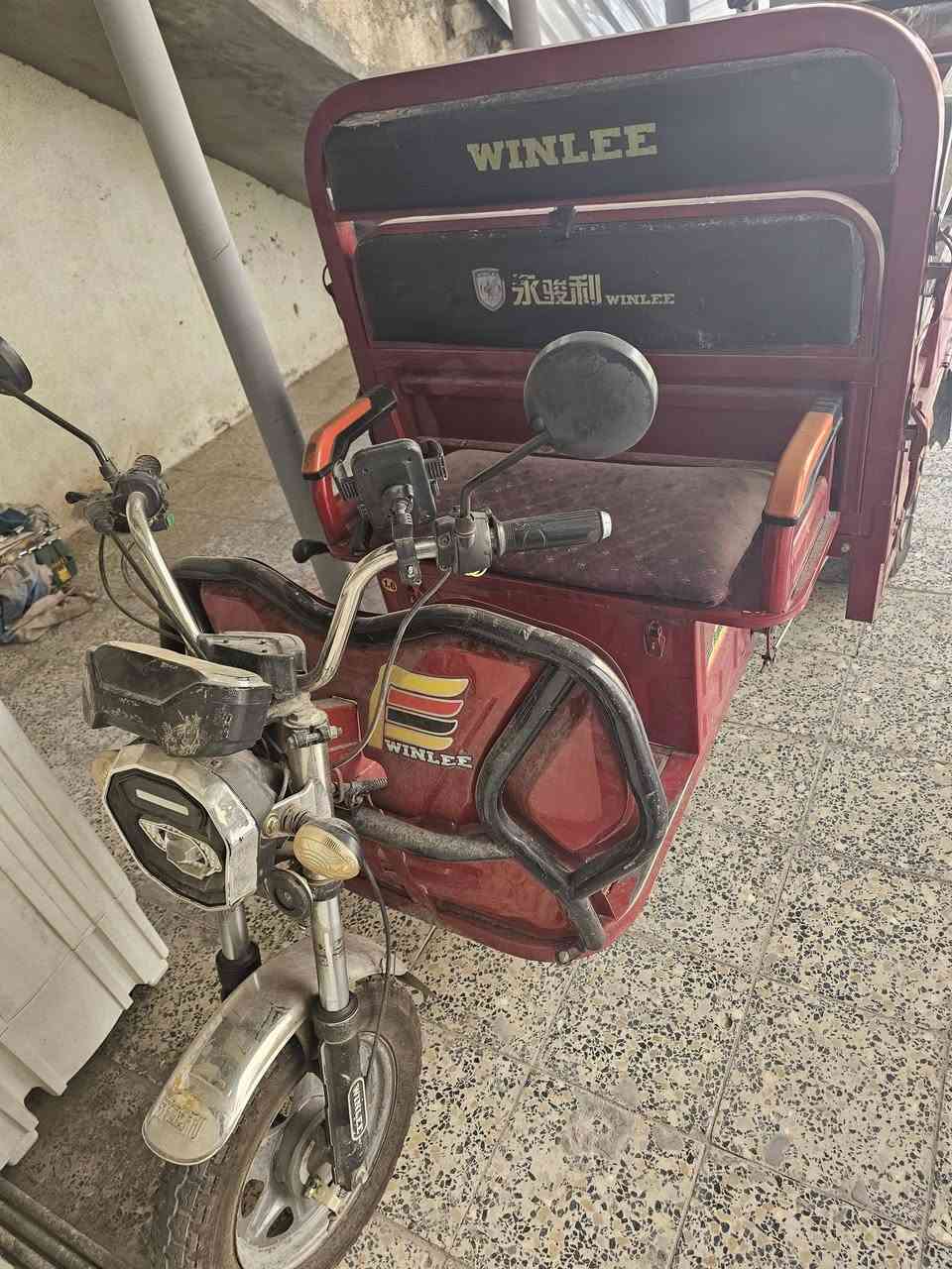 السلام عليكم ستوته شحن كلش نضيفه الحجم الكبير باتريات جديده تايرات جديده كهربائية كلها شغاله السعر مليون وميه  وبيها مجال عنوان بغداد العامرية رقم ***********
