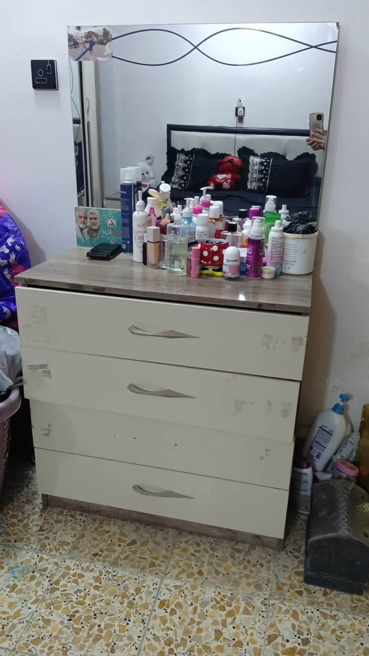 غرفه نوم 5قطع نضيفه جدا سعر نهائي قفل 250الف عنوان بغداد الحبيبيه رقم بي وتساب فقط *********** اخذ سكرين للمنشور ودز وتساب
