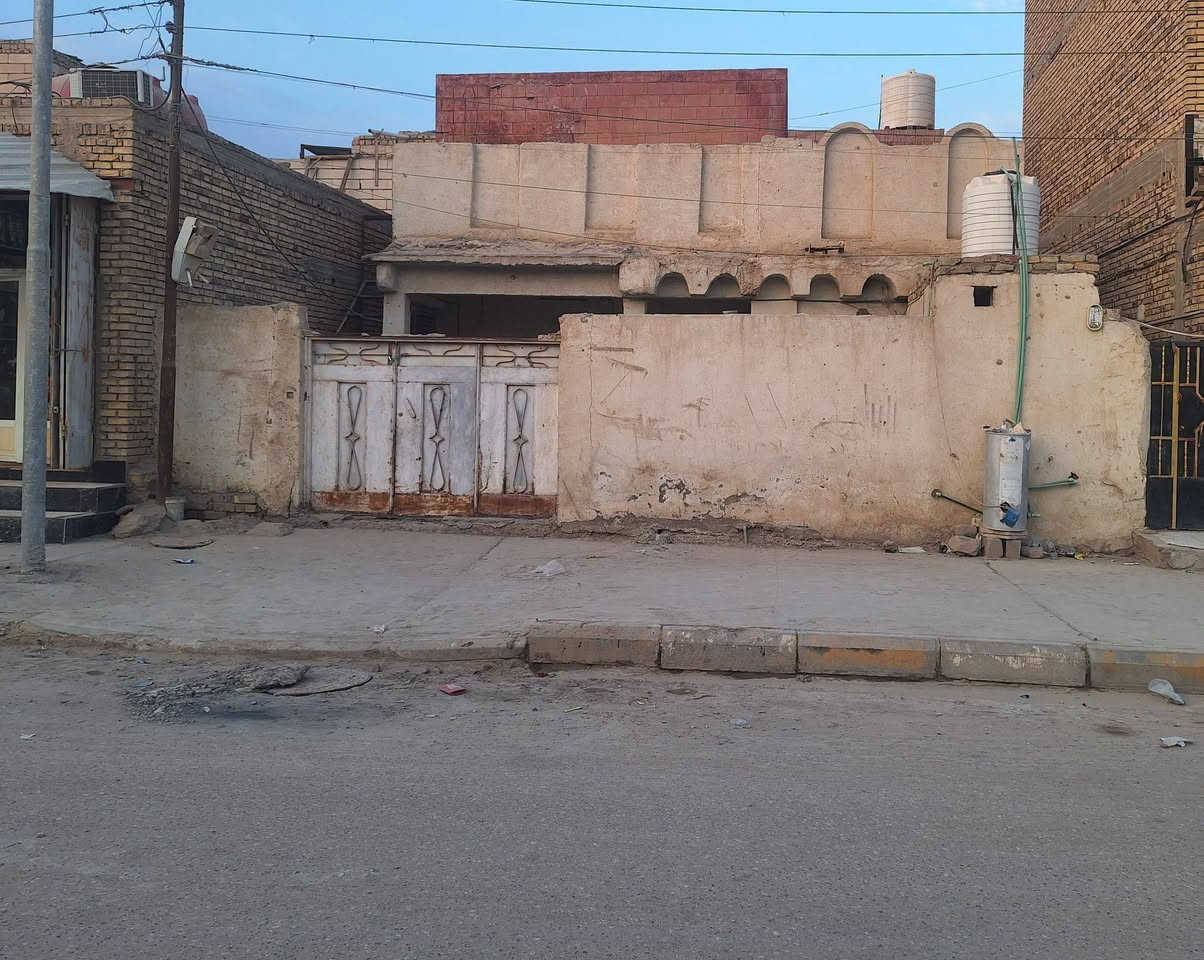الحي العسكري شارع التانكي • ٢٠٠متر • ٥ غرف