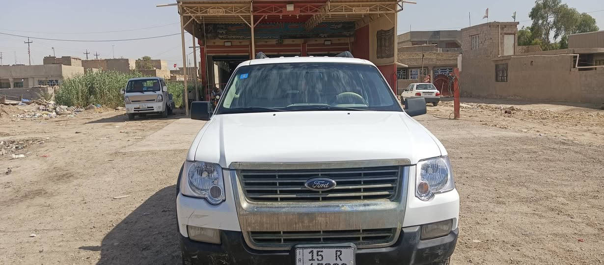 السلام عليكم
فورد اكسبلورر 2007 السيارة كفالة لا صبغ ولا تبديل ولا حادث ولا دعمة السيارة كلش حلوة بيها تكحيلات بسيطة 
محرك 4000 السيارة خير من الله مكاني بغداد النهروان 
السعر ( 100) وبيها مجال 
***********
