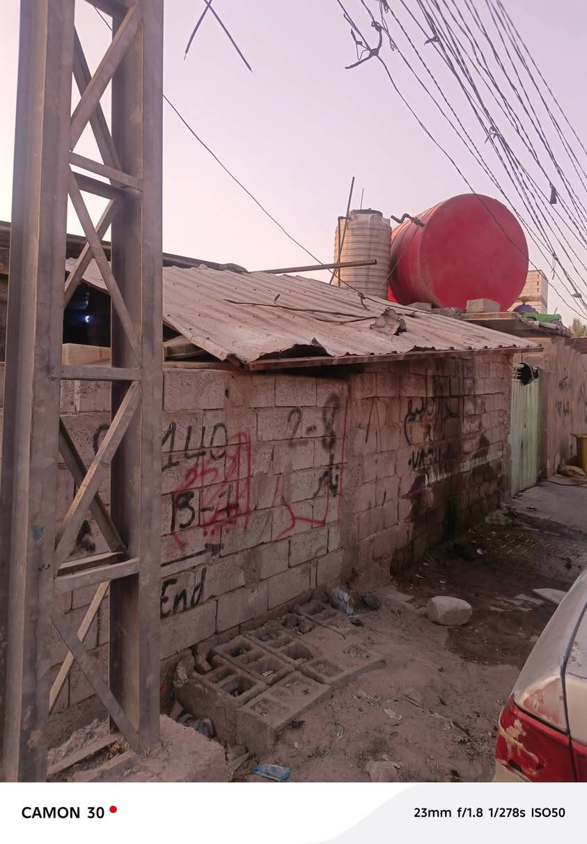 سلام عليكم بيت معه مولده ركن حمل المولده 650 امبير او قابل للزياده المساحه 120متر المكان نجف المنطقه الرضويه السادسه رقم المبايل ***********
