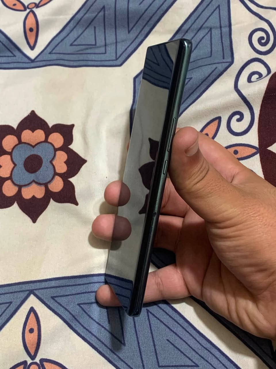 السلام عليكم
هونر x9a
 ذاكرة 256 الجهاز مكفول ما مبدل بي شي وكلشي بي شغال 
الشاشة Amoled ومنحنية وتدعم ال 120hz
معالج التلفون سناب دراغون و يدعم الشحن السريع 
مكاني بغداد الحرية وسعر التلفون 220 الف 
***********
