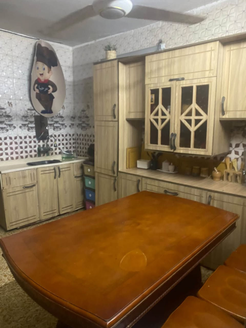 السلام عليكم بيت 75 متر طابقين طابو ملك صرف في الزعفرانيه شارع الكهرباء قرب سكله ابو سعد الثانيه البيت قريب على شارع العام يحتوي على 3 غرف وصاله ومطبخ وملحقات البيت نضيف واجهيته ملبوخه كامله ،
السعر 76 
مستعجلين على بيعته
***********
