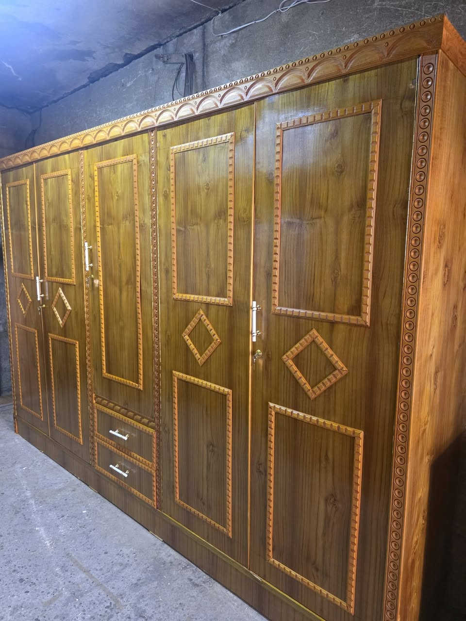 غرفه خمس ابواب ناصي جديده مامستعمله شغل عراقي فصال التركي السعر 750 قفل بدون معامله عنوان موصل باب جديد قرب نادي الفتوه ***********
